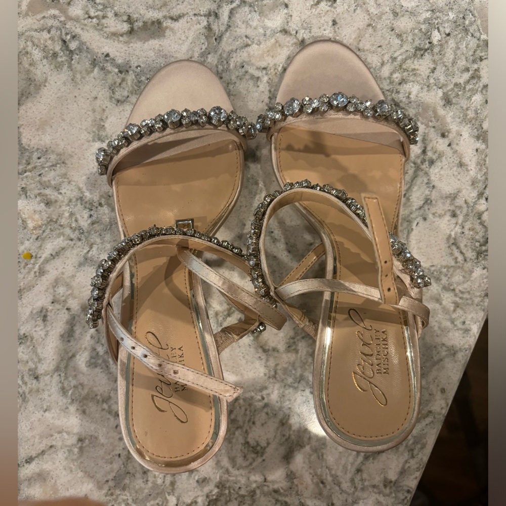 Jewel badgely mischka Donna chmsat never worn 7